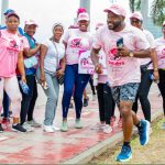 CAMINHADA ROSA INCLUSIVA MOBILIZA CENTENAS NA MARGINAL DE LUANDA  EM HOMENAGEM AO OUTUBRO ROSA